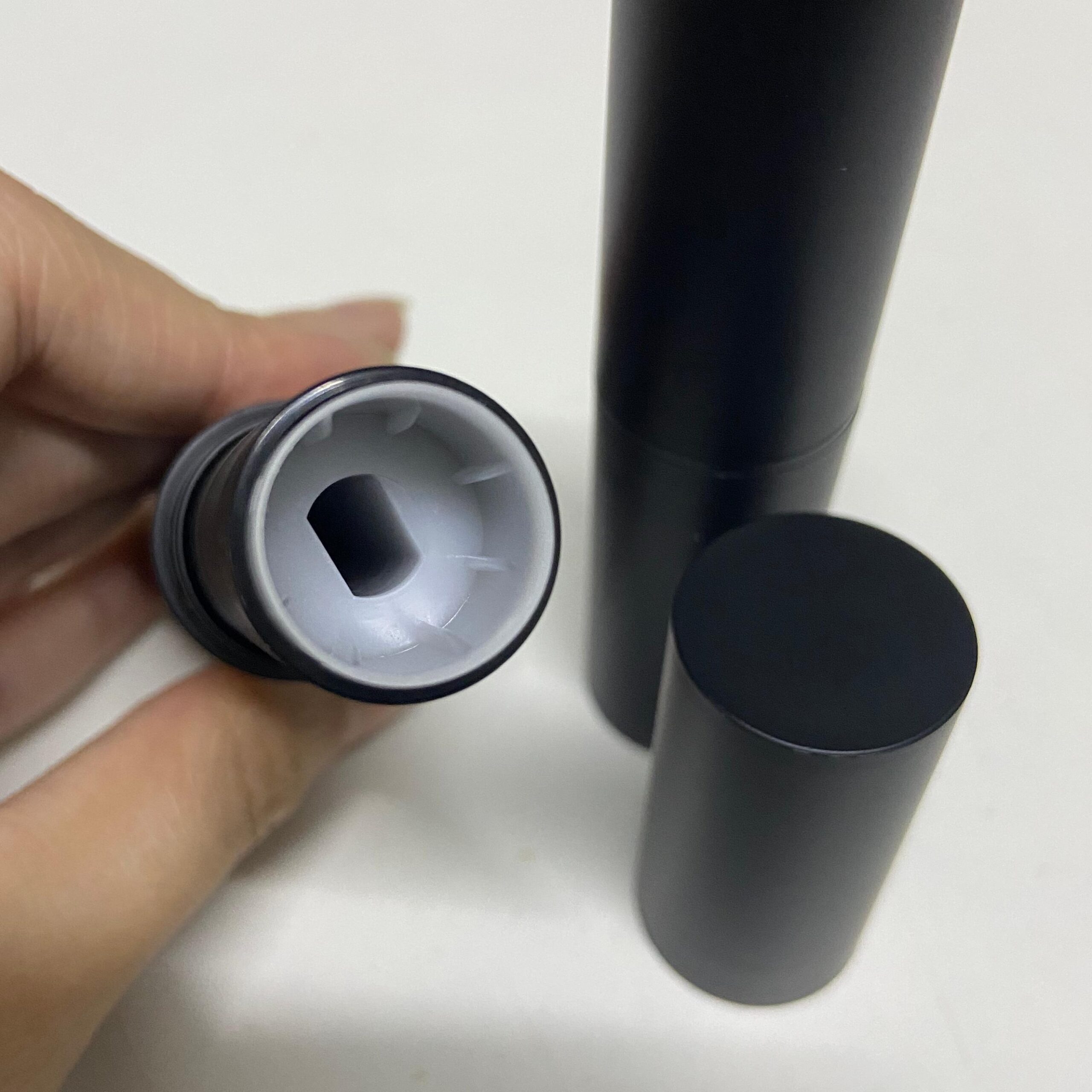 7g Round PP Plastic Foundation Contour Stick Concealer Tube Blush Stick Container Packaging - BFT01 - Image 5