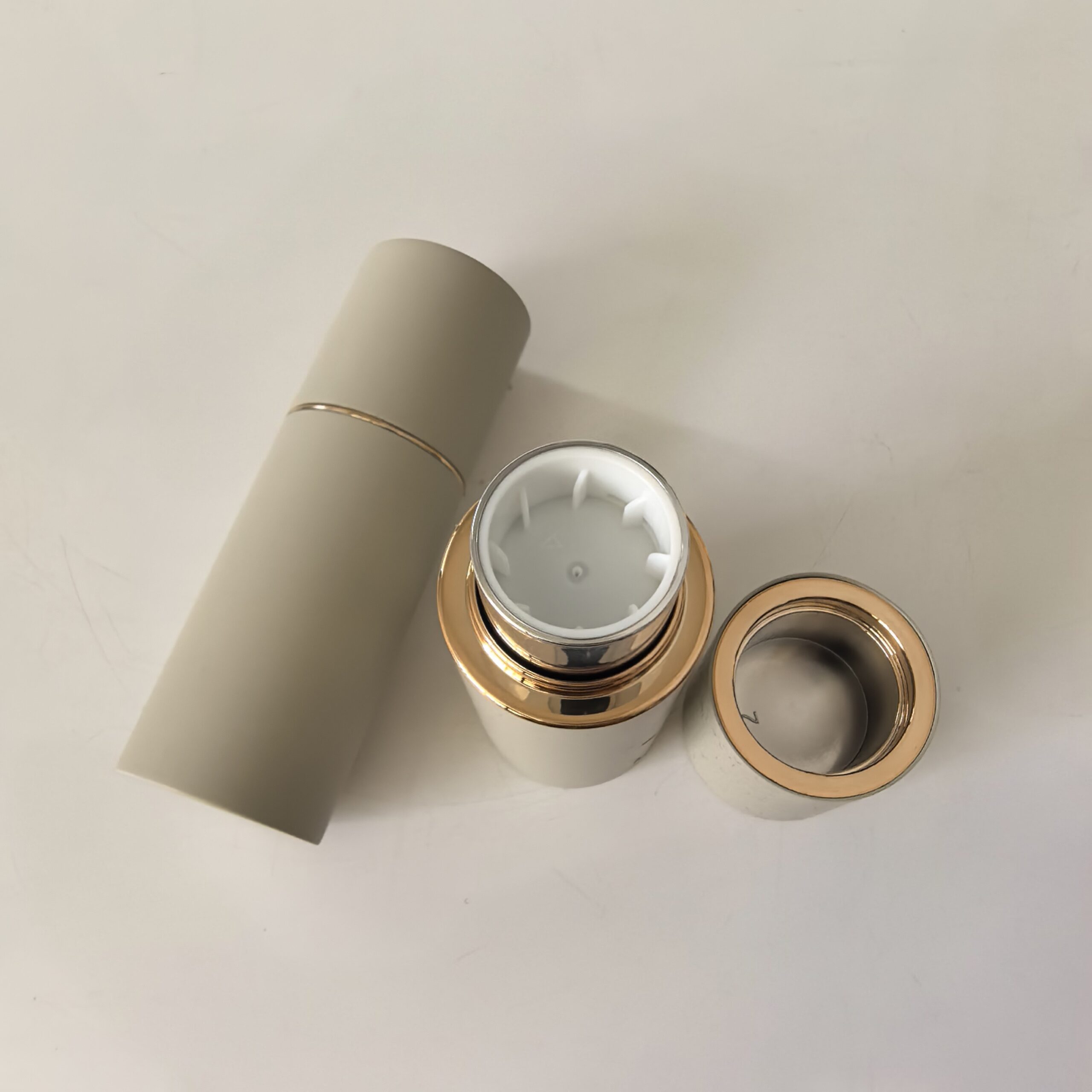 Cosmetic Empty Aluminum Concealer Foundation Balm Stick Container Round Magnetic Metal Blush Stick Packaging Big Lipstick Tube - FH814 - Image 3