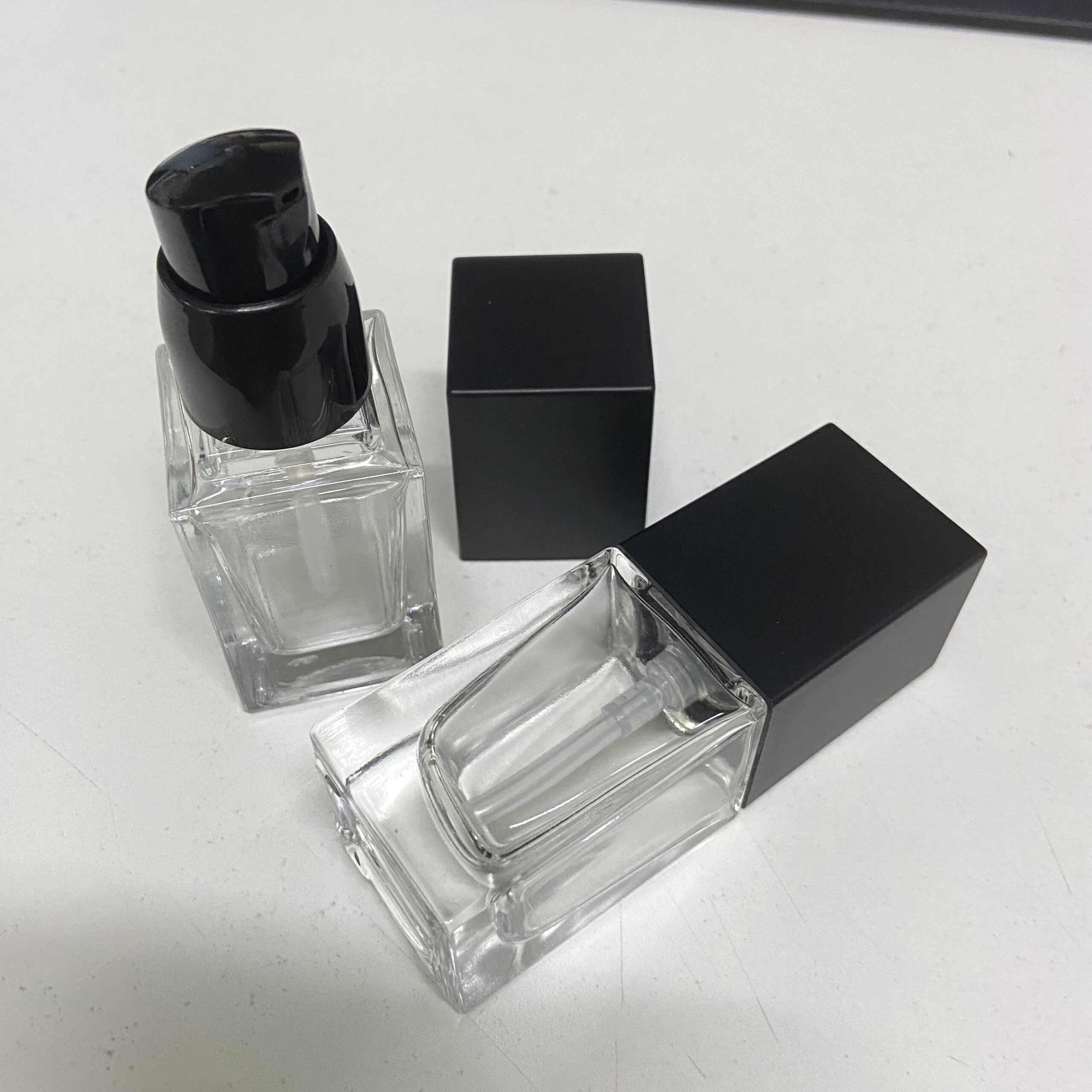 Wholesale 15ml 30ml 50ml Empty Square Skincare Lotion Cream Glass Bottle Foundation Pump Bottle - GB035 - Image 4