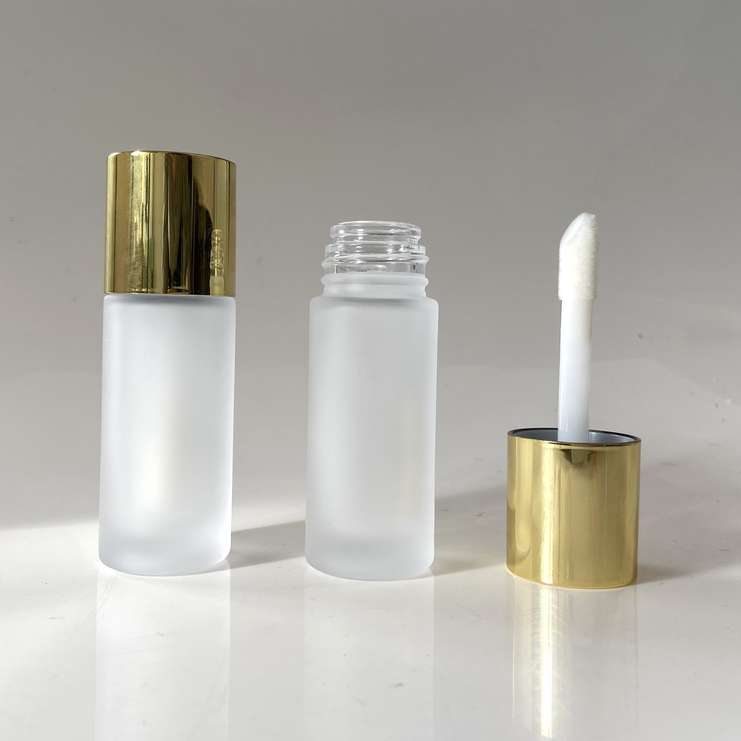 New Arrival Round Cylinder 20ml 30ml Liquid Blush Foundation Glass Bottle With Big Brush Applicator - GBS100